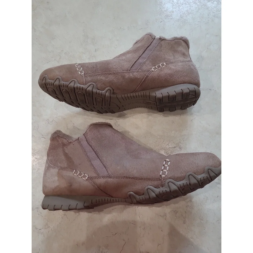 Skechers Wide Width Women SZ 11 Memory Foam Air cooled Tan Suede‎ lined booties